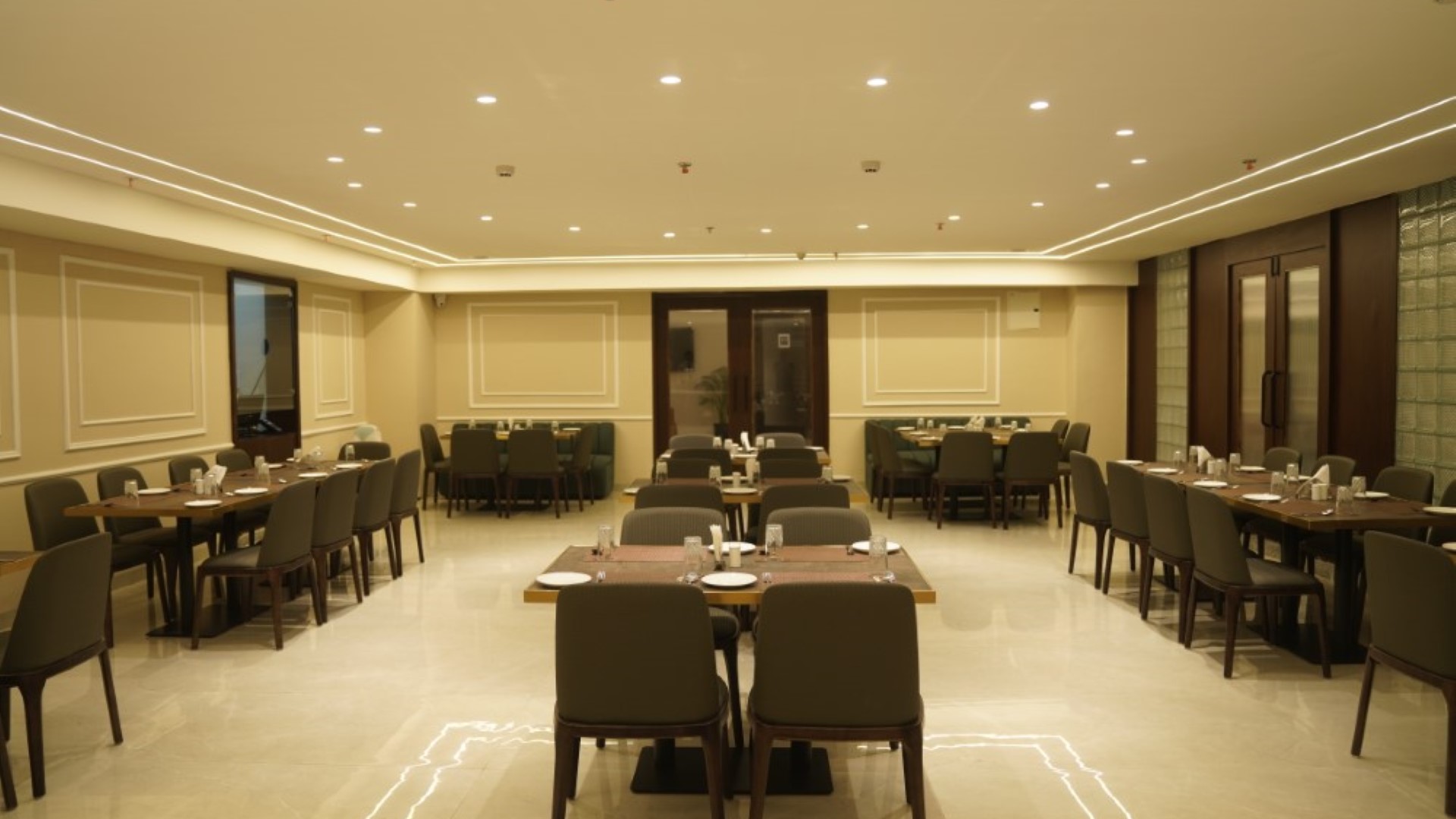 Hotel P4 City Center Slider Pictures